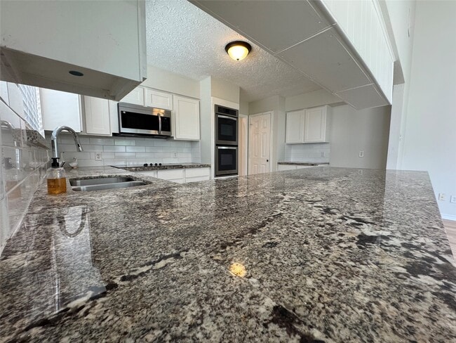 Building Photo - 22018 Elsinore Dr