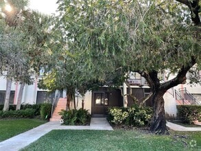 Building Photo - 417 Lakeview Dr