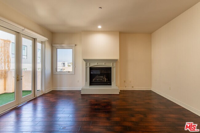 Foto del edificio - 5057 W Maplewood Ave