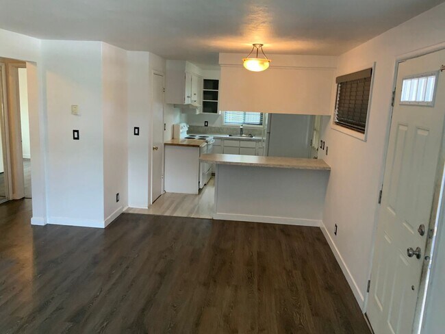 Foto del edificio - 2 Bedroom Off Coburg Rd.