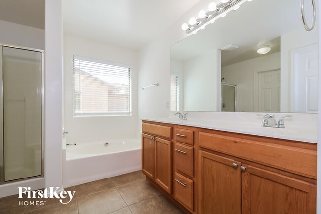 Building Photo - 14767 W Poinsettia Dr