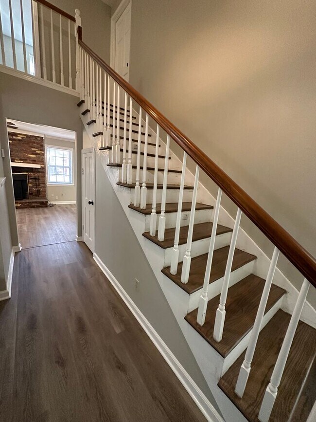 Foto del edificio - Newly Renovated 4 Bedrooms in Bartlett- Br...