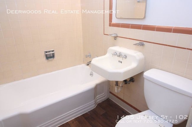 Building Photo - 2 bedroom in Denver CO 80220