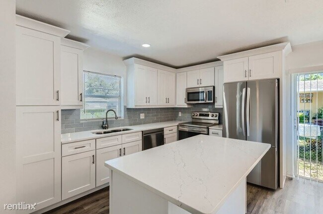 Foto del edificio - 3 br, 2 bath House - 6316 S Adelia Avenue ...