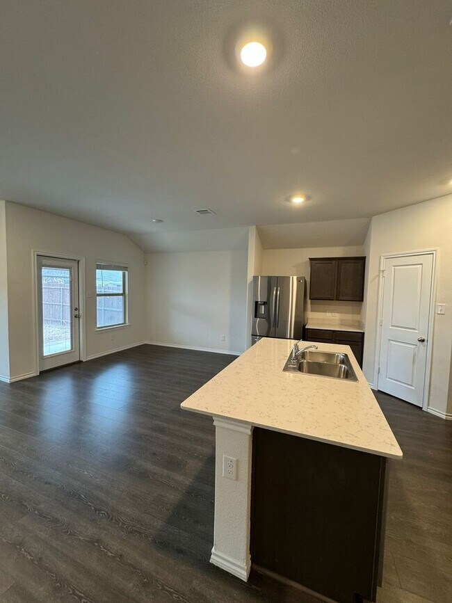 Foto del edificio - Spacious 4BR House in Aubrey