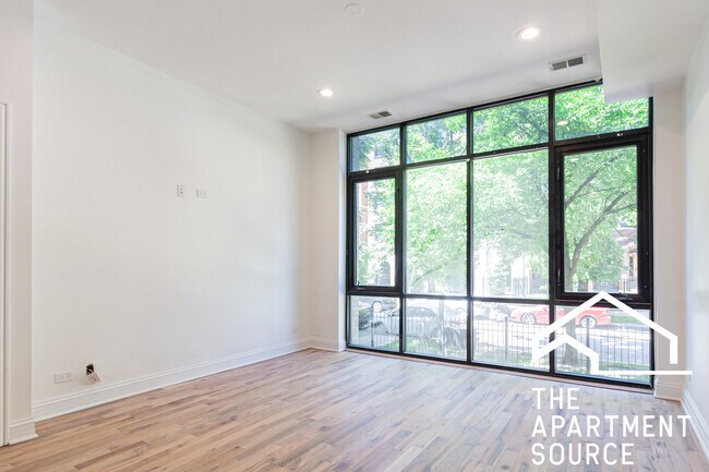 Foto del edificio - 5733 N Winthrop Ave