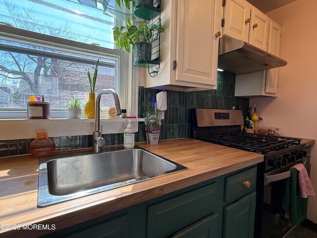 Building Photo - 410 Fifth Avenue Unit 2R