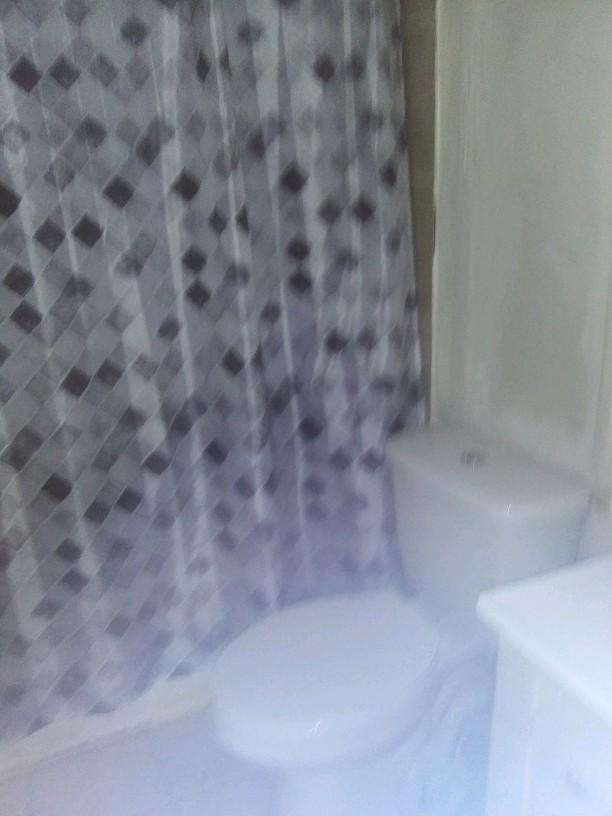 baño - 3381 Brussels St