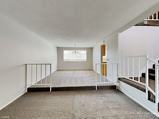 Building Photo - 1051 Glen Meadow Dr