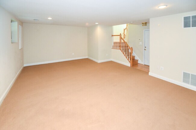 Foto del edificio - Beautiful 3 Bedroom Townhome in Lovely Nor...