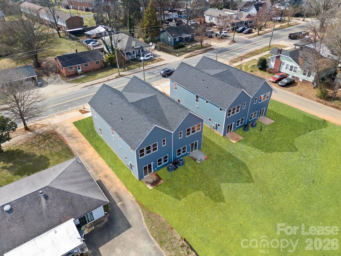 Building Photo - 341 N Hoskins Rd
