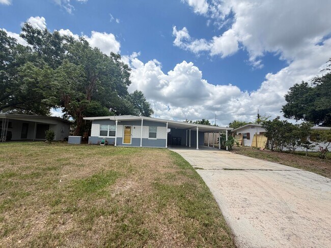 Foto del edificio - Hourglass District Home With HUGE Backyard!