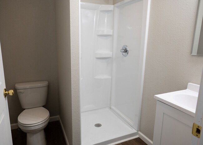 Foto del edificio - 115 E 6th St