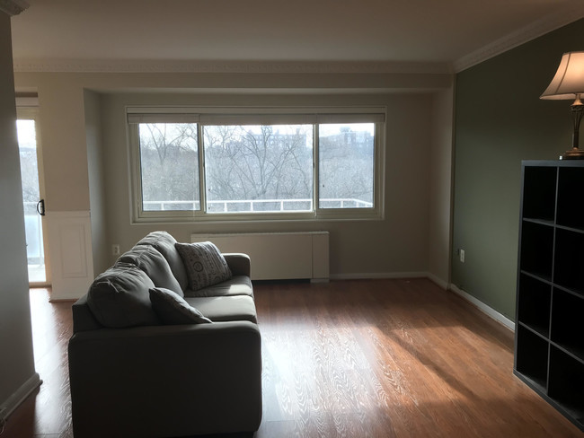 Foto del edificio - 4201 Cathedral Ave NW