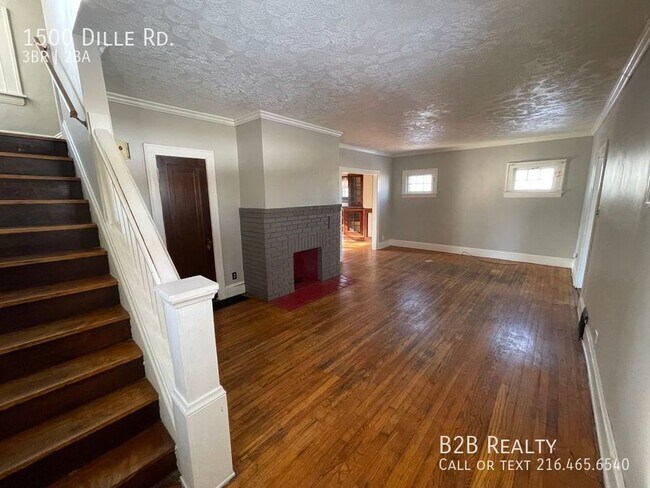 Foto del edificio - Beautiful and Newly Renovated Single Famil...