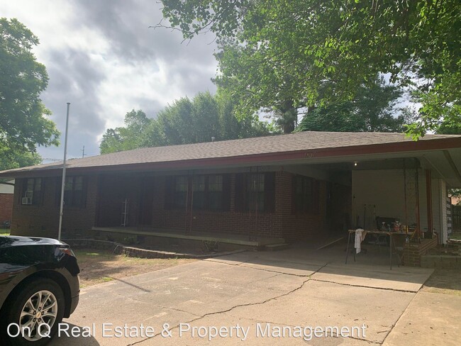 Building Photo - 3 br, 2 bath House - 907 Twin Oaks
