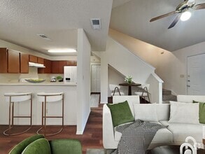 Building Photo - 2214 Creekside Ln