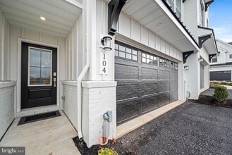 Building Photo - 104 Lizabetta Ln