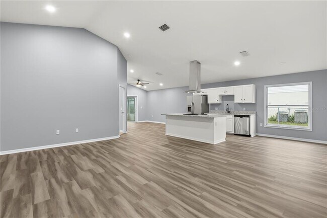 Building Photo - 460 Martigues Dr