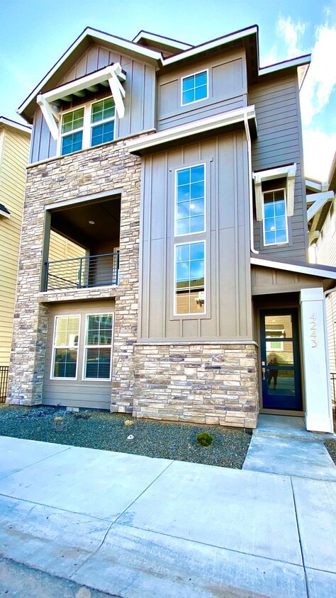 Primary Photo - Beautiful 2021 4 Bedroom 3.5 Bath Three St...