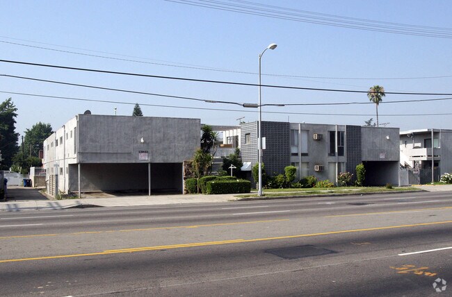 Building Photo - 13940 Sherman Way