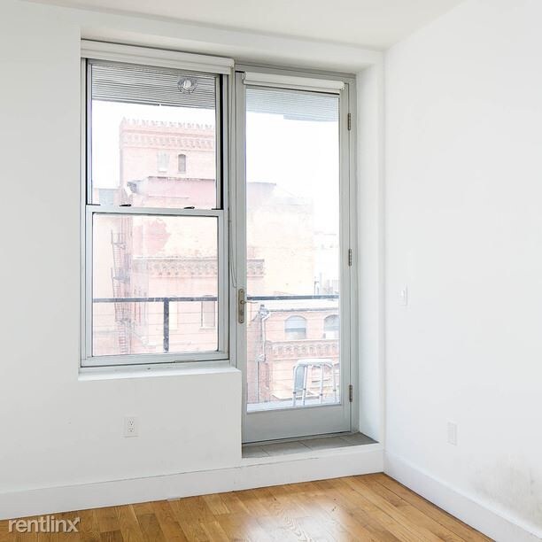 Building Photo - 48 Meserole St