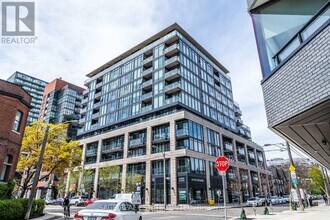 Building Photo - 8 Dovercourt Rd