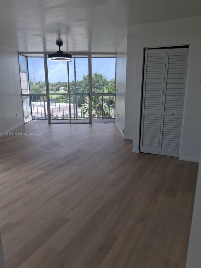 Foto del edificio - 7035 NW 186th St