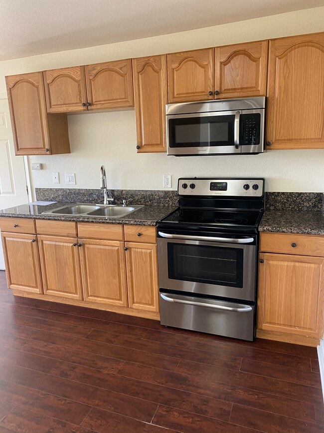 Kitchen cabinets with Stainless Steel Appliances - 3060 B St