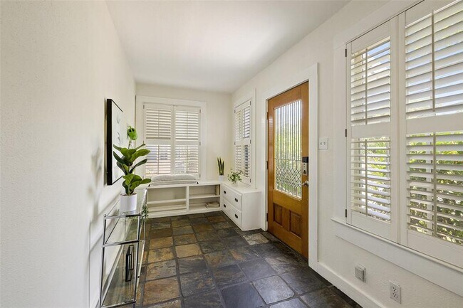Foto del edificio - 1709 Newfield Ln