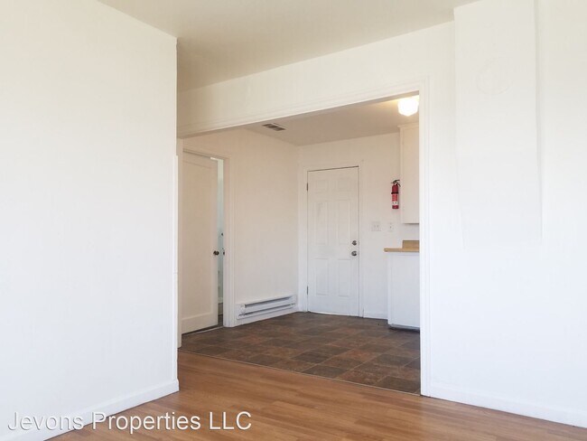 Foto del edificio - 12 W Washington Ave