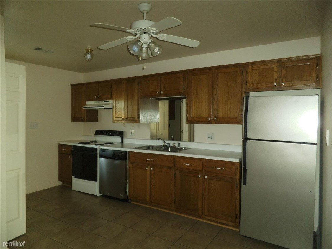 Primary Photo - 435 E Court St