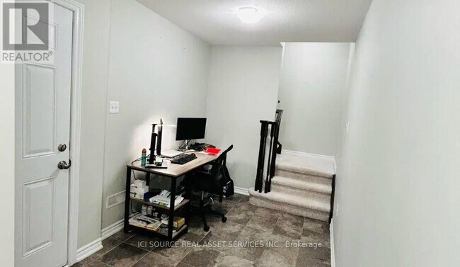 Building Photo - 20 Savage Dr