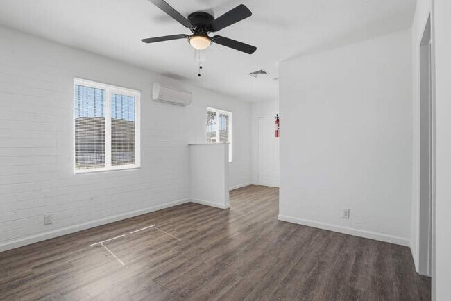 Foto del edificio - 7240 S 7th St