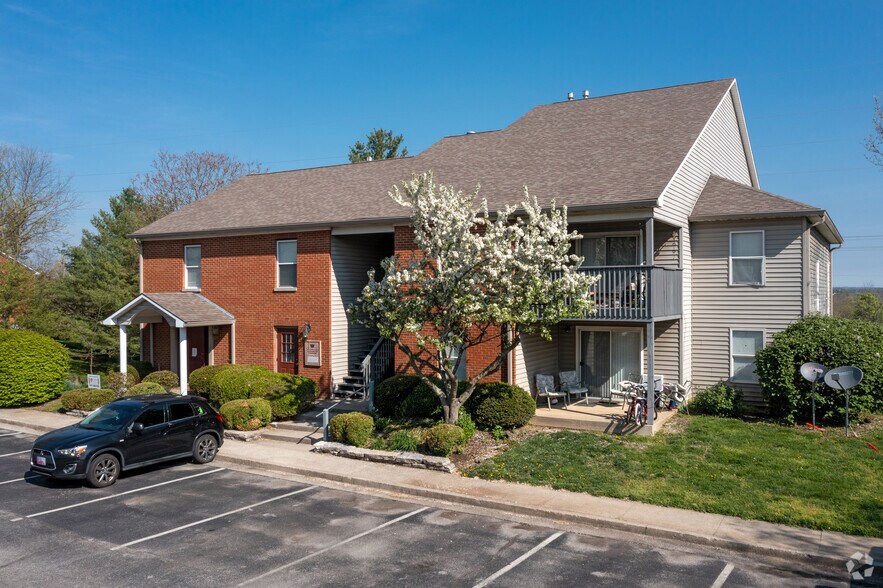 Crown Pointe - NEWLY Renovated!