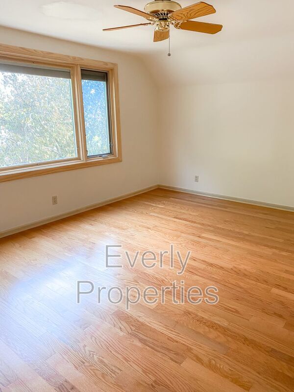 Building Photo - 3113 W Drury Ln