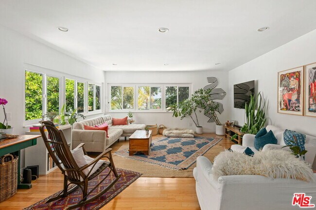Foto del edificio - 2930 Angus St