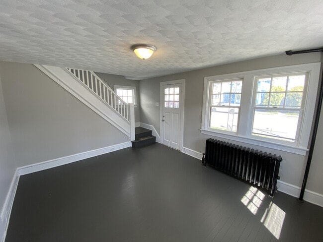 Building Photo - 732 S Newberry St