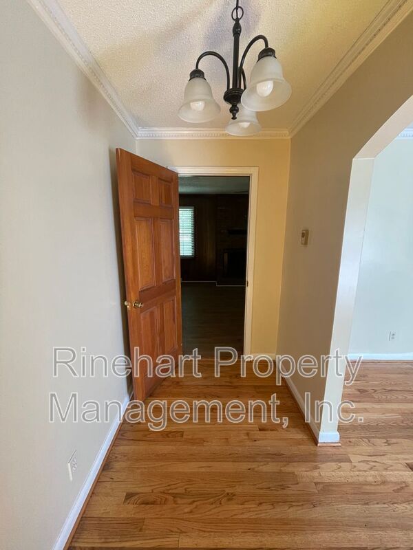 Building Photo - 905 Hillcroft Pl