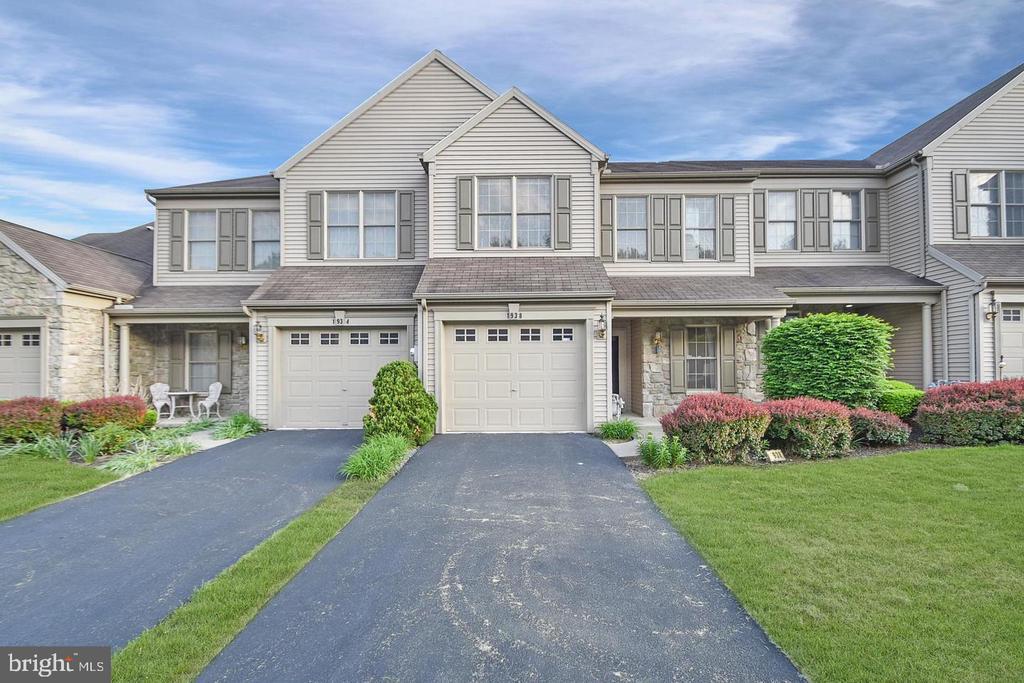 1938 Limestone Dr, Hummelstown, PA 17036 Townhome Rentals in