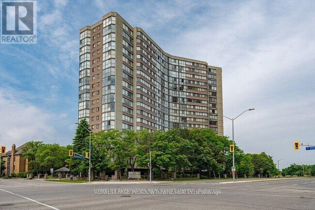 Photo du bâtiment - 4235 Sherwoodtowne Blvd