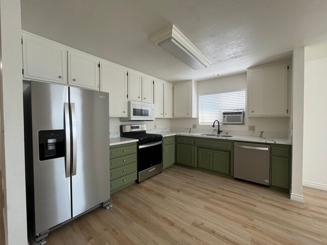 Foto del edificio - 1125 Cherry Ln
