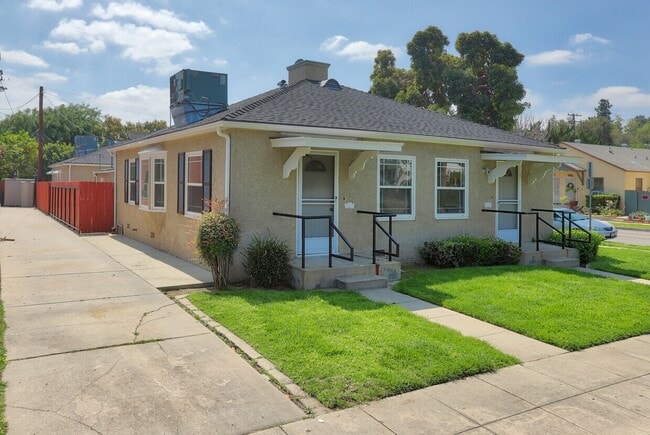 Building Photo - 1004 W Clark Ave