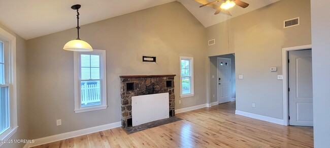 Building Photo - 646 Princeton Ave