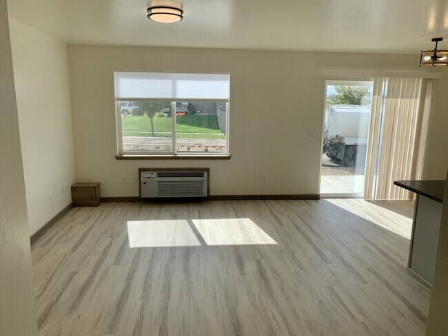 Building Photo - 3320 Blackbird Wy
