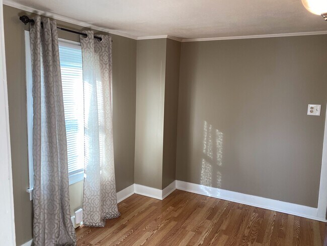 Comedor - 417 Lincoln Ave