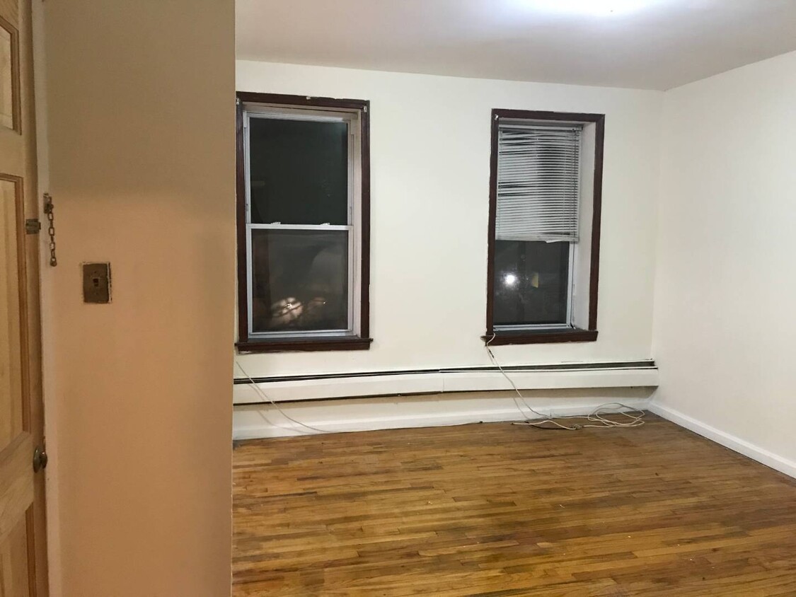 Primary Photo - 250 Saratoga Ave