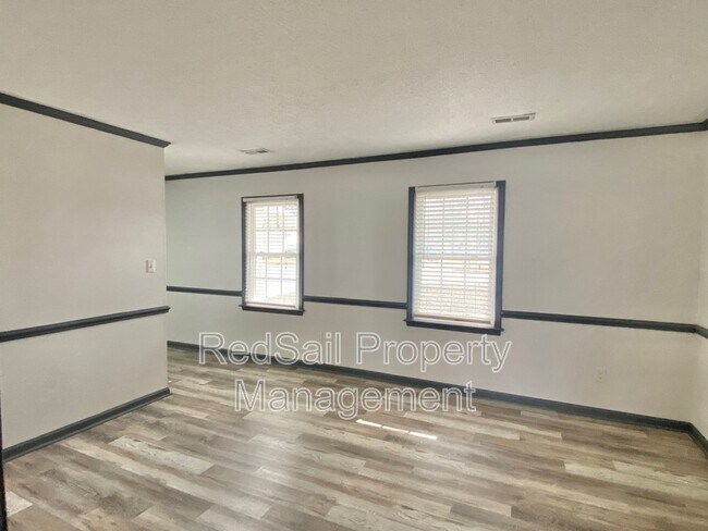 Building Photo - 14 S Lake Cir
