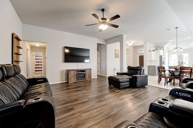 Building Photo - 465 Compass Dr