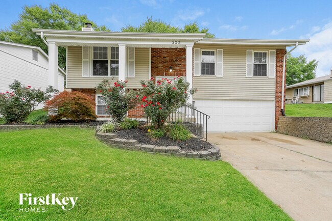 Building Photo - 323 Turfwood Dr